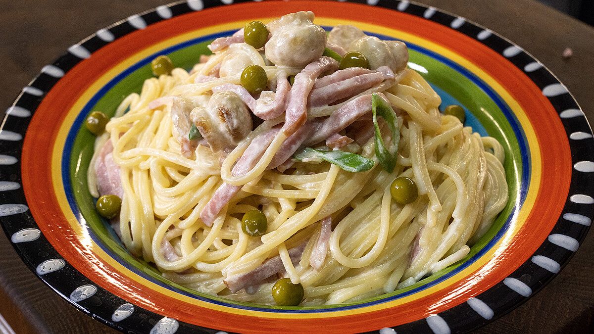 Быстрый ужин: Спагетти с ветчиной и сыром за 10 минут