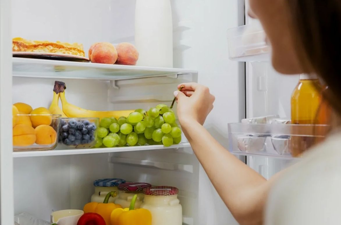 Как навести порядок в холодильнике: простые советы для практичного хранения