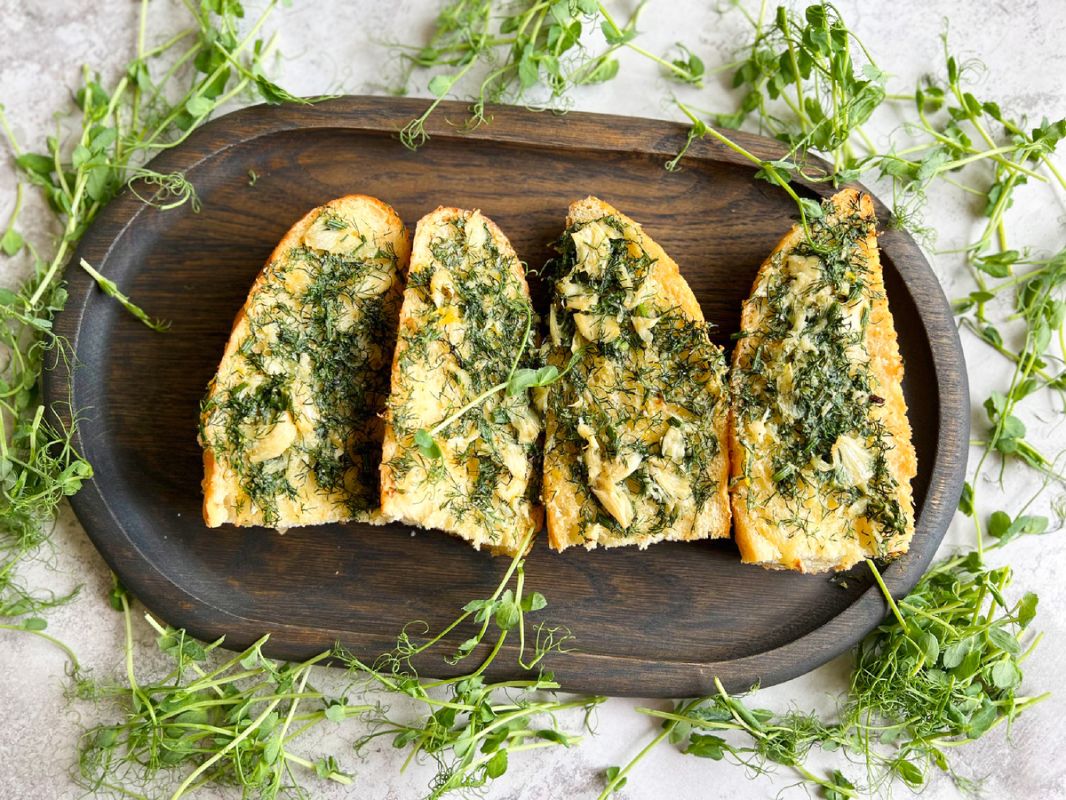 Необычный рецепт: восхитительный чесночный багет для вечеринки