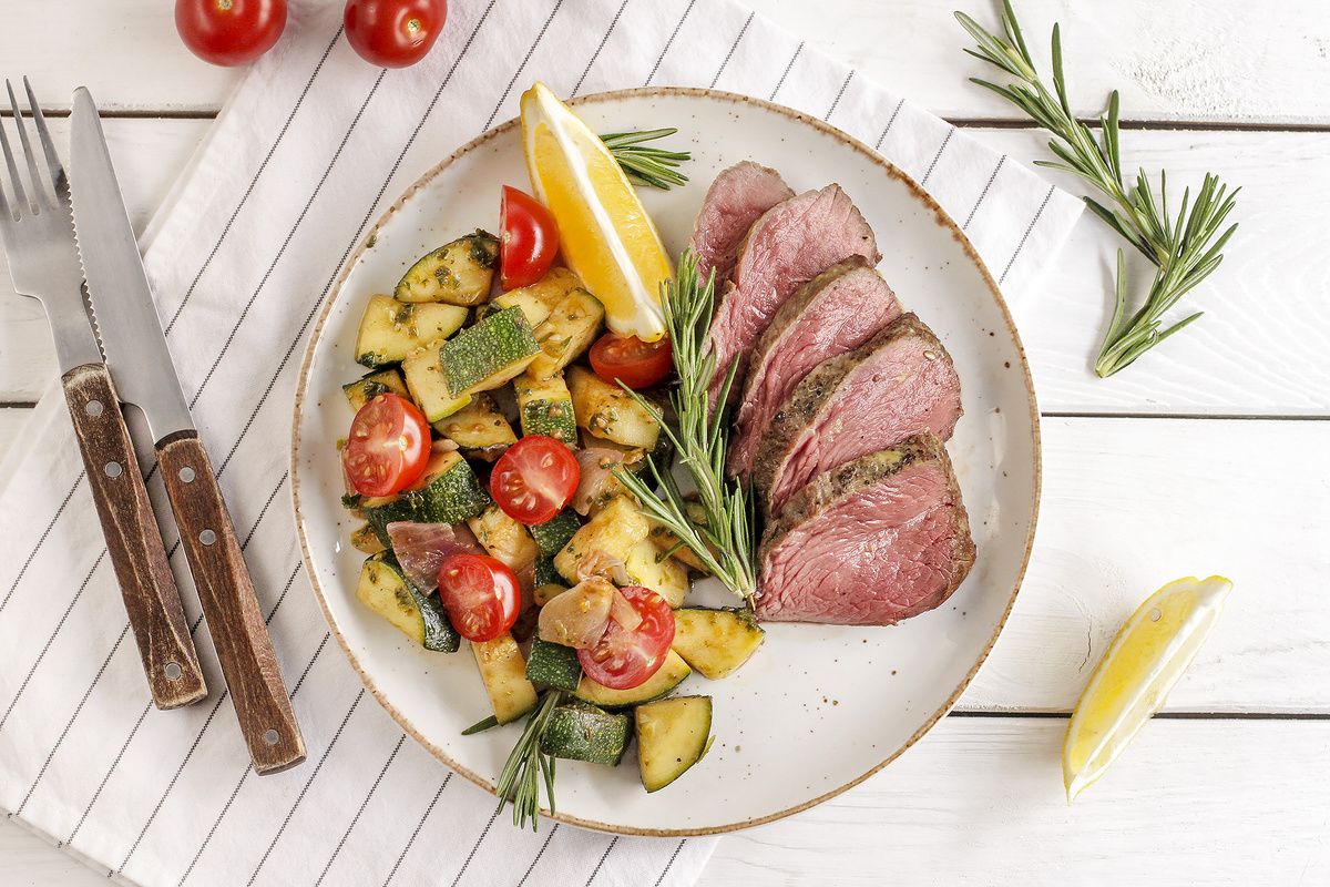 Вдохновение для ужина: ростбиф в медово-горчичном маринаде