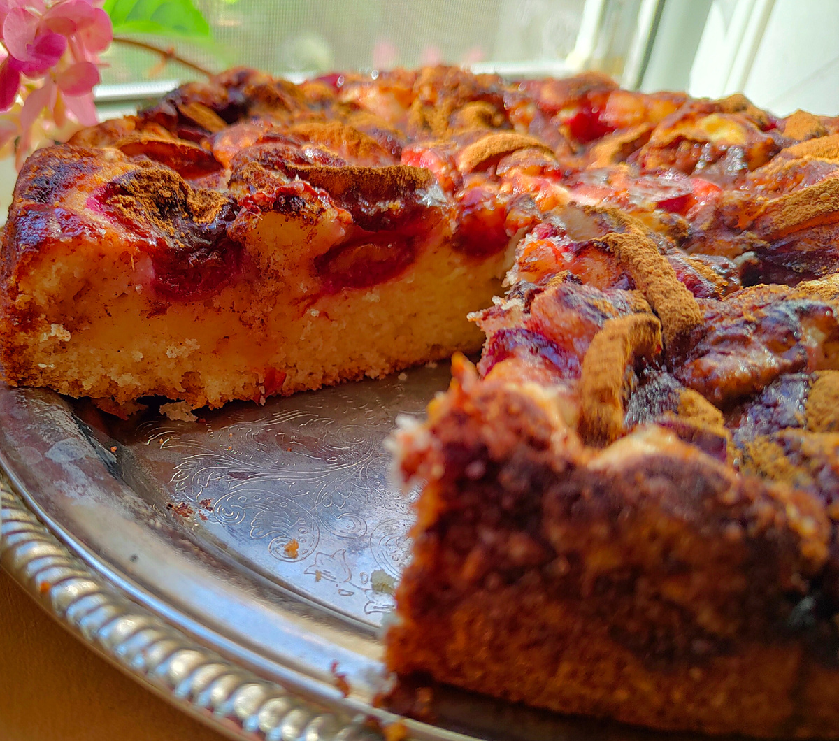 Яблочно-сливовый пирог, который украсит ваше осеннее чаепитие