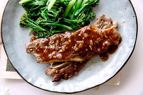 Как соус из черного перца превращает обычный ужин в ресторанный: 7 минут и 10 ингредиентов