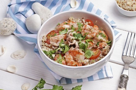 Микс морепродуктов с киноа и черри: новое прочтение классики