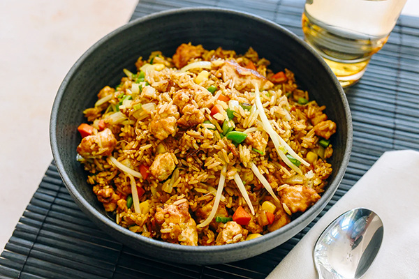 Необычный жареный рис с тофу: рецепт, который удивит даже мясоедов