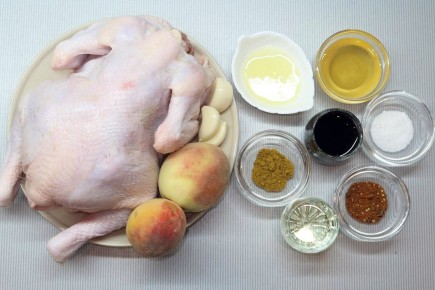 Кулинарный шедевр: курица с персиками в духовке