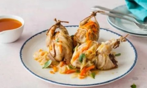 Нежные перепёлки, фаршированные грибами и луком