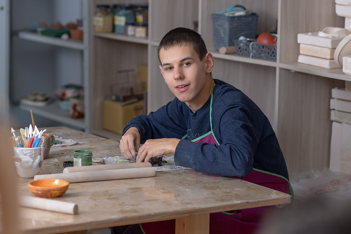 Гончарная мастерская: Искусство и уют в доме для людей с особенностями