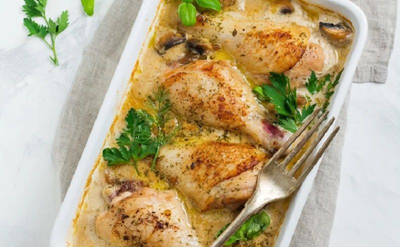 Курица по-гасконски с сырным соусом: изысканное блюдо для зимних праздников