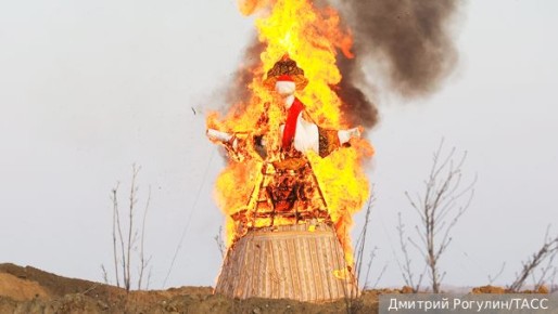 Чучело на огне: юрист рассказал о рисках уголовной ответственности на Масленицу