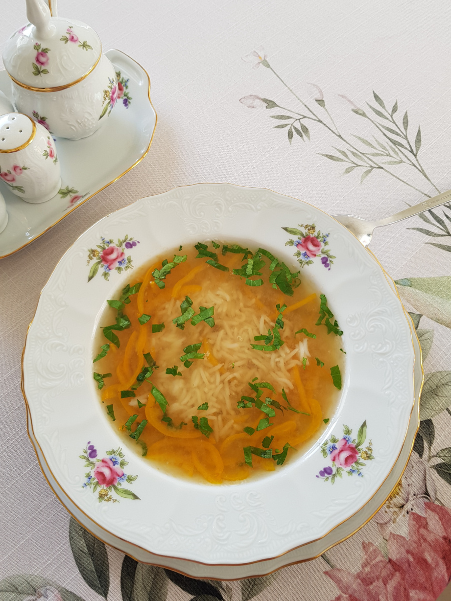 Согревающее консоме для весеннего вечерка