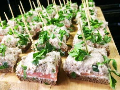 Изящные канапе с семгой и творожным сыром для любого случая