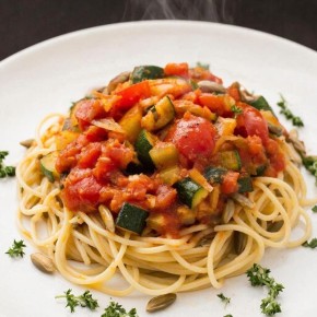 Волшебство овощей в простом блюде: спагетти с летними акцентами