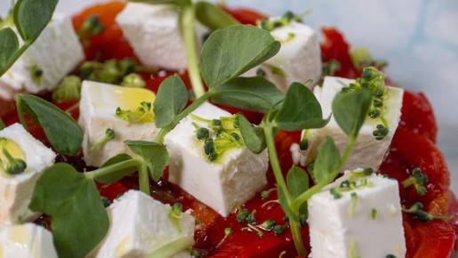 Легкий и вкусный салат: как создать ресторанное блюдо всего за 10 минут