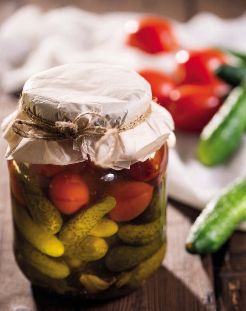 Вкусные рецепты заготовок: огурцы с красной смородиной