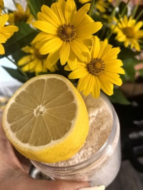 Утренний ритуал: почему теплая вода с лимоном и гималайской солью меняет жизнь