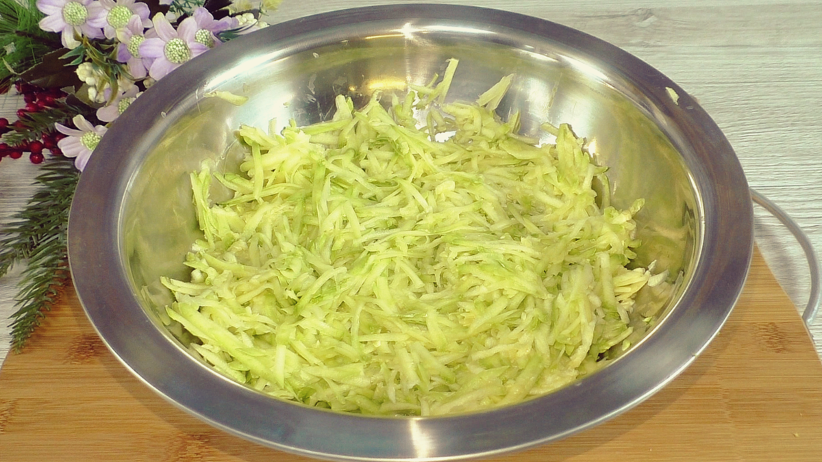 Летние оладьи с кабачком: простой и вкусный рецепт