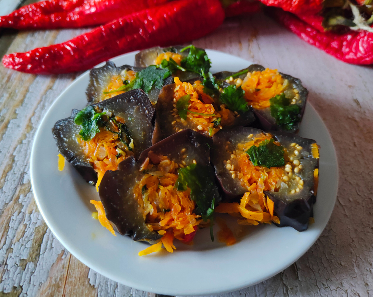 Квашеные баклажаны с морковью