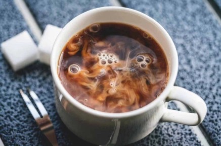 Сколько сахара стоит добавлять в кофе, чтобы не навредить здоровью?