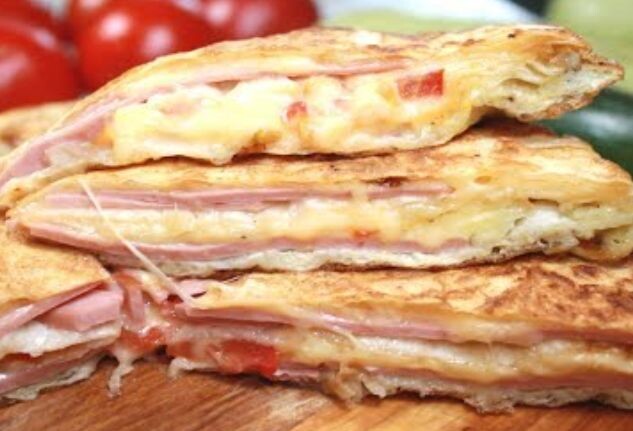 Секреты быстрого приготовления лаваша с колбасой и сыром