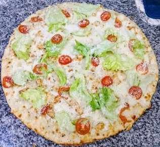 Пицца «Цезарь с курицей»