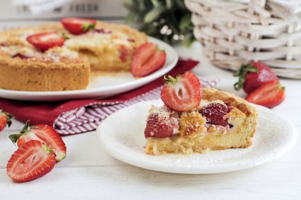 Рецепт пирога со свежей клубникой: легкость и вкус в каждом кусочке