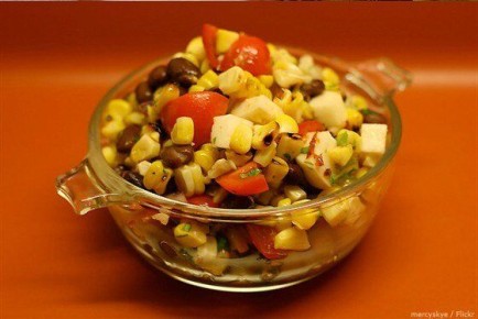 Непревзойденный мексиканский салат с медово-лаймовой заправкой