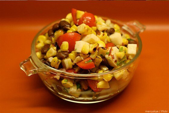 Непревзойденный мексиканский салат с медово-лаймовой заправкой