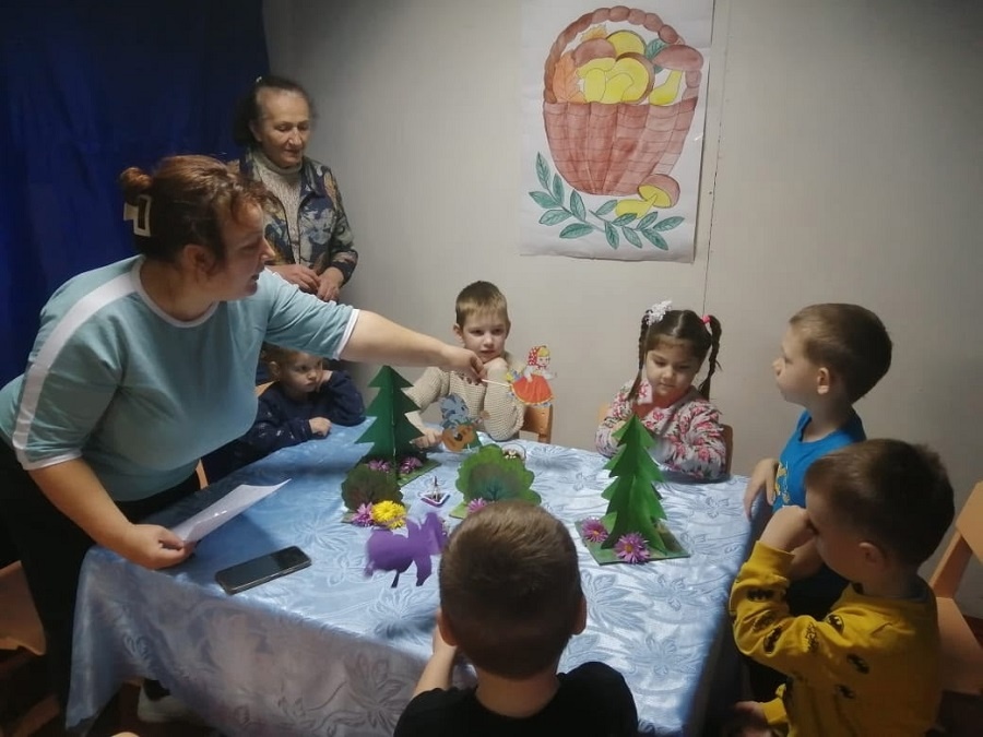 Дети исследовали мир грибов на экологической программе в Весеннинском доме культуры