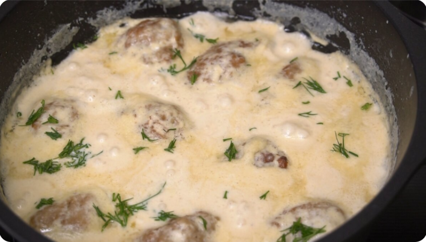 Котлеты в сливочно-сырном соусе: нежность и аромат за простые ингредиенты
