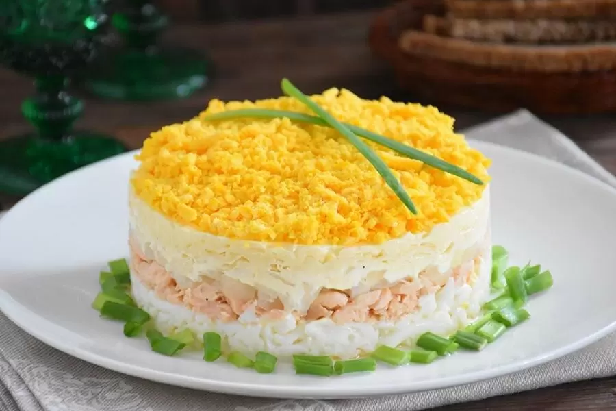 Салат «Мимоза»: новые грани классики для современного стола