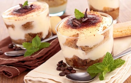 Зимние десерты без выпечки: легкие и вкусные идеи для новогоднего стола