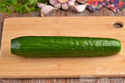 Быстрые и вкусные огуречные салаты: 8 свежих идеи за 10 минут