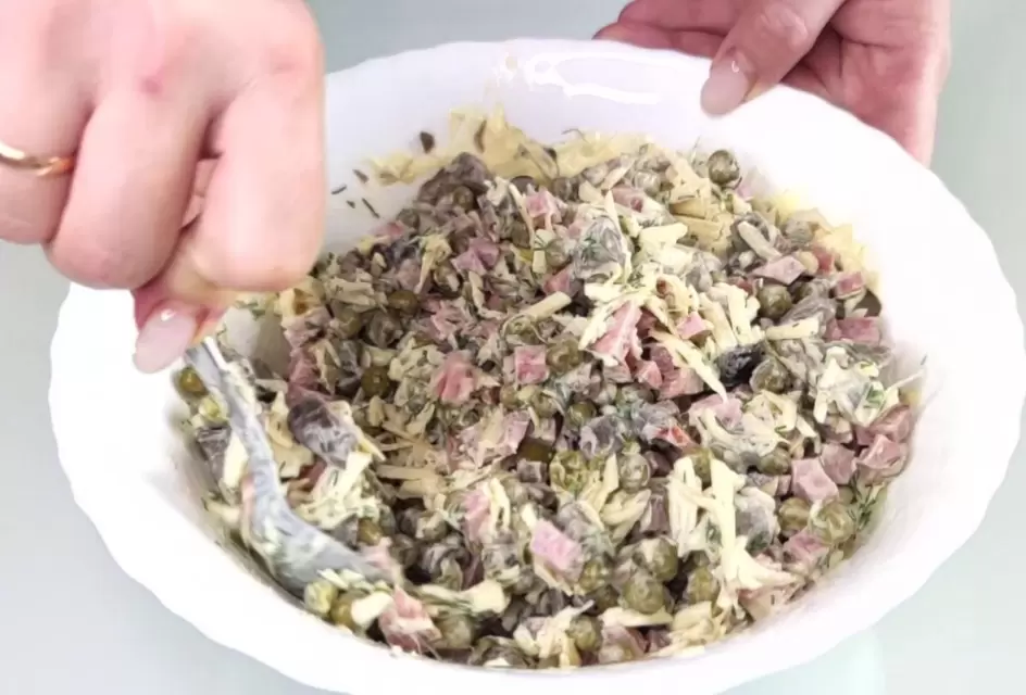 Салат «Сытный»: простота приготовления и ресторанный вкус для всей семьи