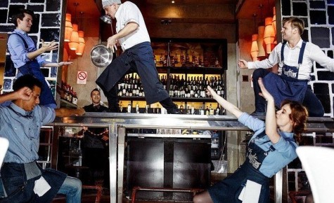 Ночная жизнь официантов: мифы и реальность за барной стойкой