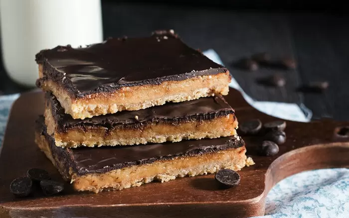 Шоколадные батончики с ирисками и морской солью