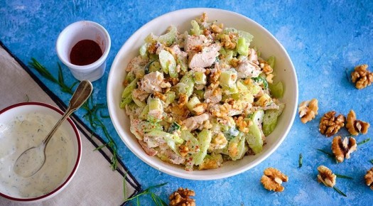 Нежный салат с курицей-гриль и орехами для зимнего стола