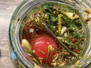 Быстро и вкусно: квашеные помидоры за три дня без банок и бочек