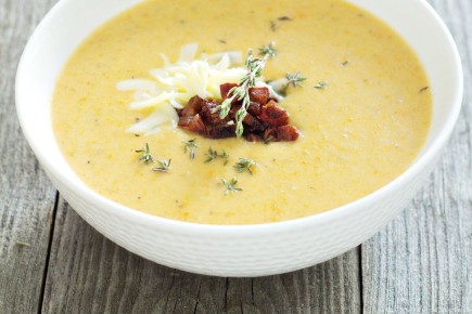 Как приготовить нежный сырный суп: простой рецепт с курицей и грибами