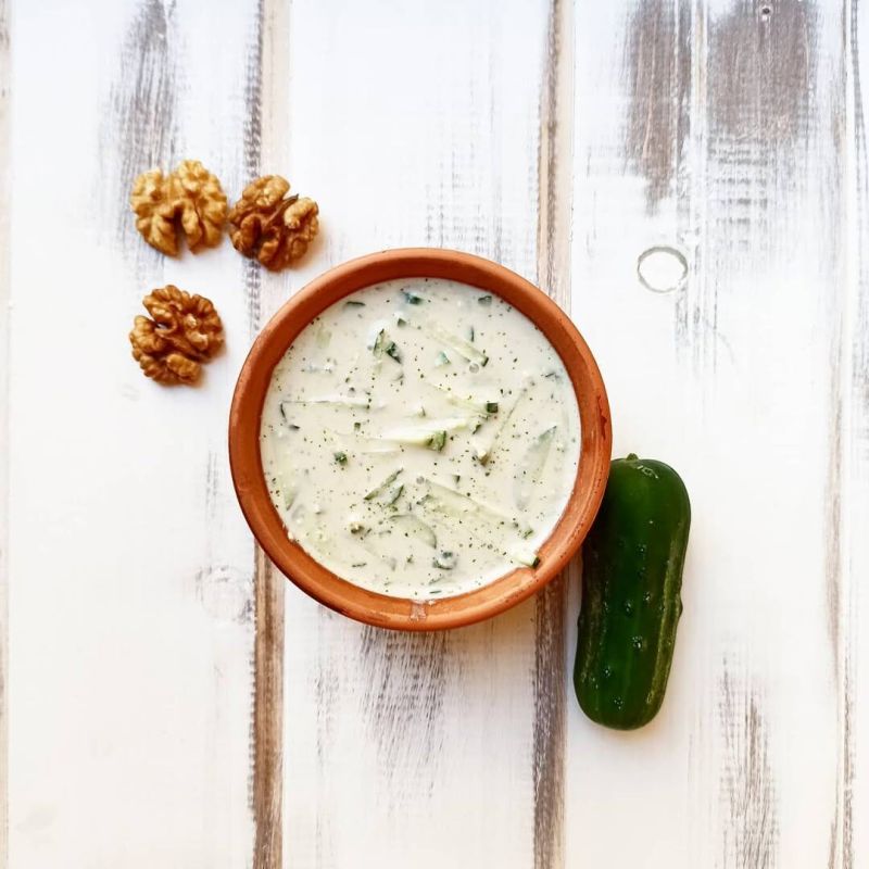 Таратор: охлаждающий суп, который спасет от летней жары