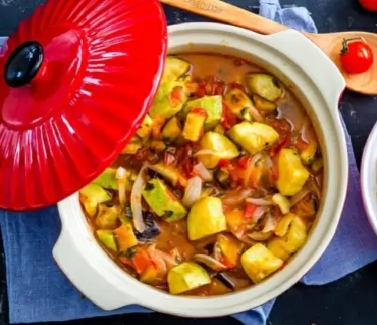 Погружение в аромат осени: как приготовить уютное овощное рагу с кабачками