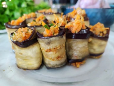 Вкусное вдохновение: рулетики из баклажанов с орехами и овощами