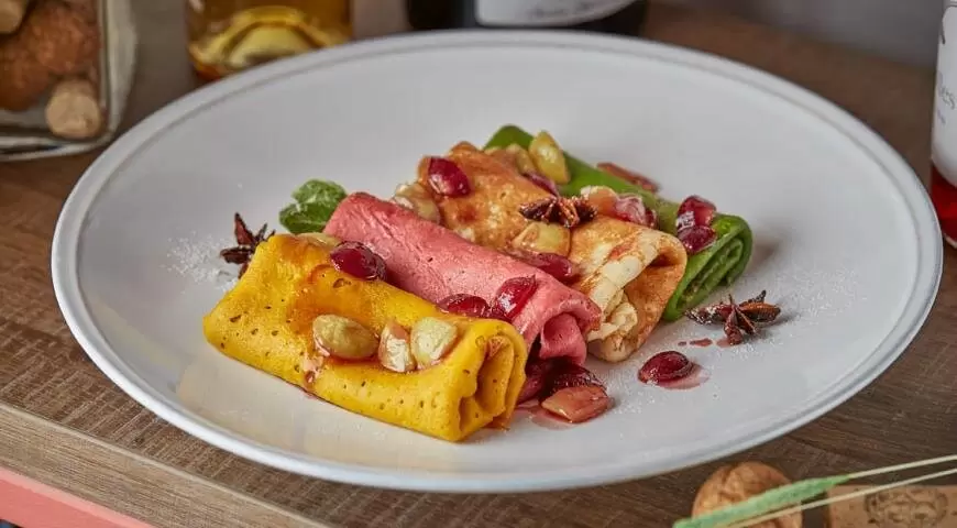 Яркие блины с виноградным соусом: праздник на Масленицу