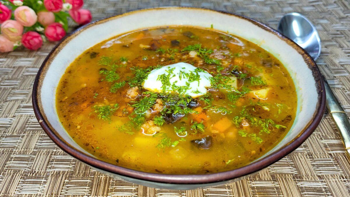 Вкусный и полезный суп с перловкой: простая рецептура для семейного обеда